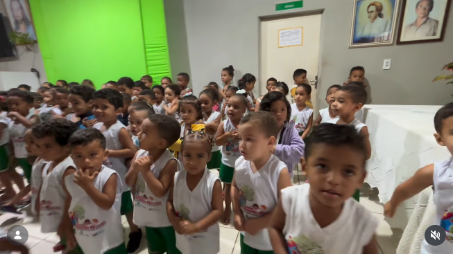 Interação das crianças da creche Miranez
